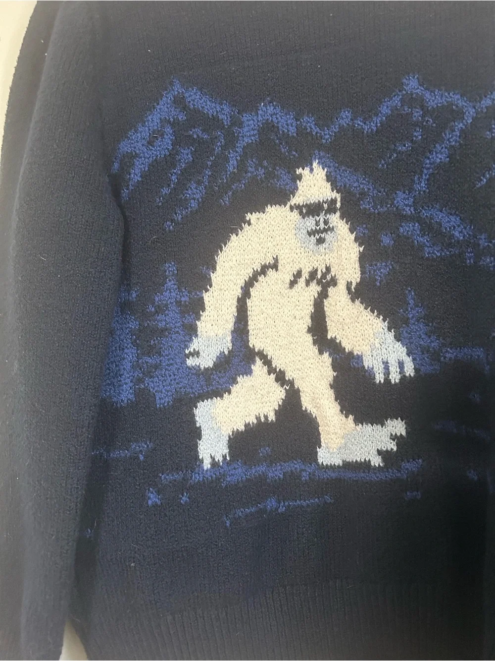 Old Navy Navy HOLIDAY CHRISTMAS SWEATER with White Yeti & Blue Mountain SZ M/8